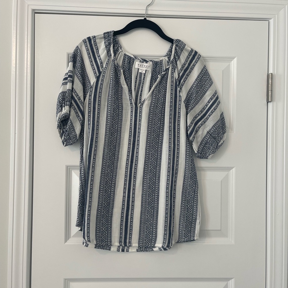Short sleeve blue/white top